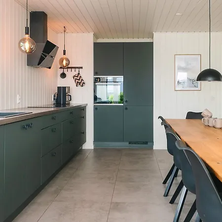 Luxury Seaside Retreat In Feriehus *