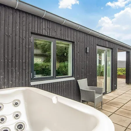 Luxury Seaside Retreat In Dom wakacyjny *